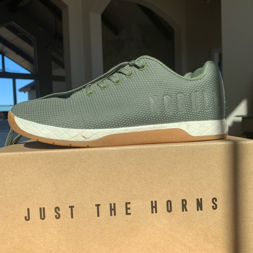 Women’s size 8 No Bull Trainers